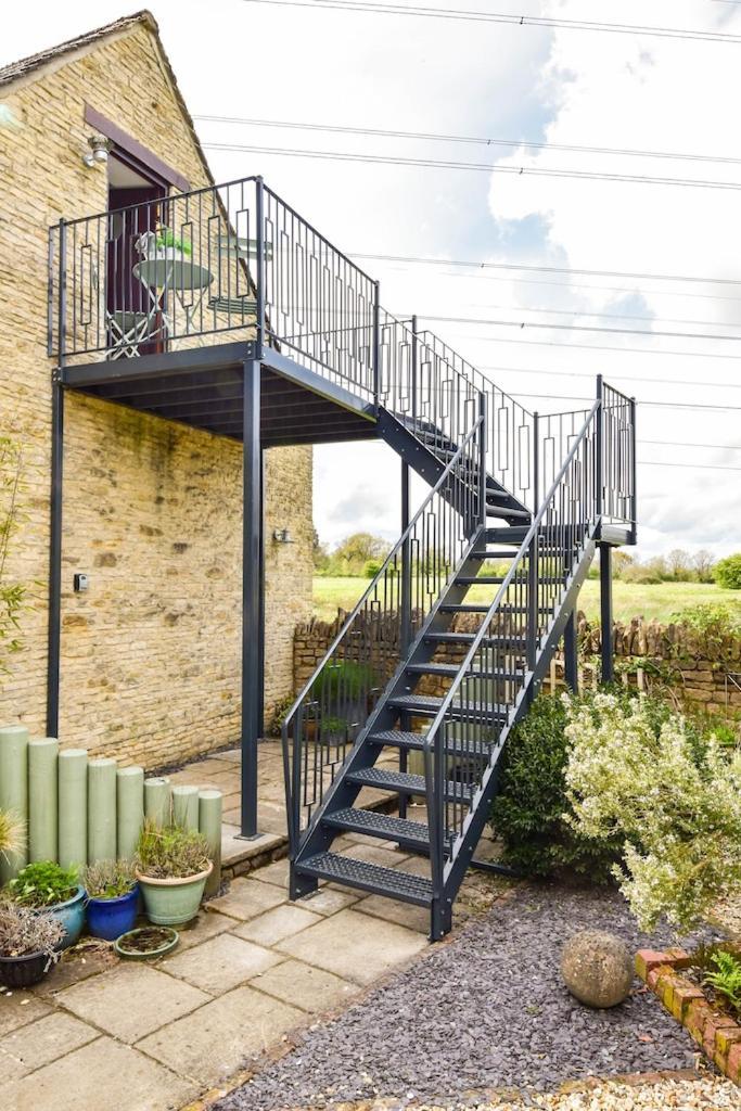 The Lookout At Cloatley Meadow Apartment Hankerton Exterior photo