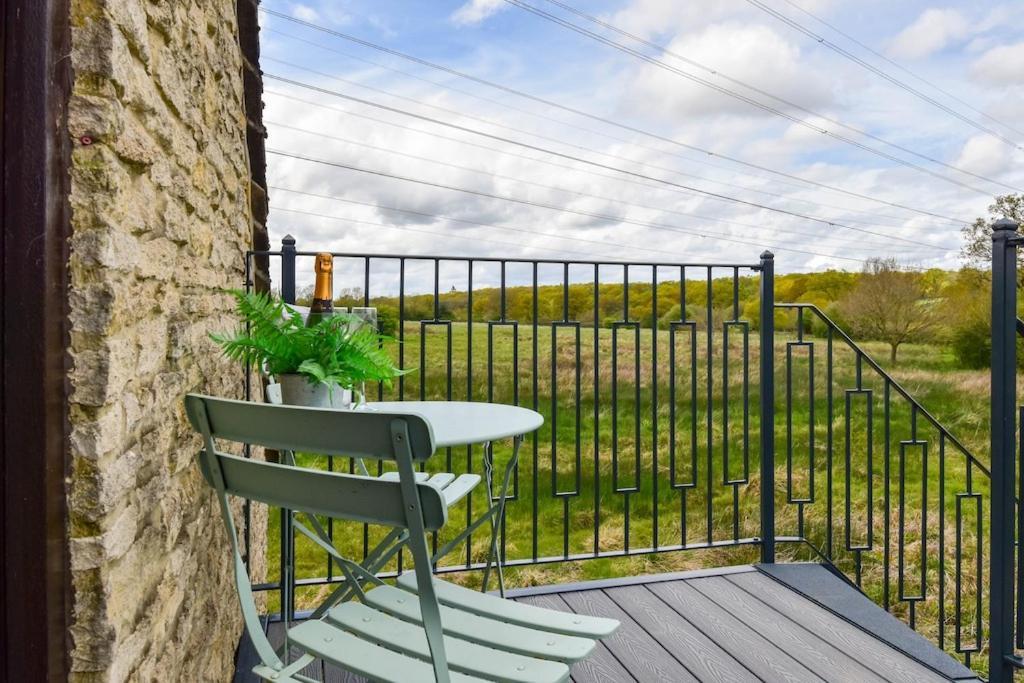 The Lookout At Cloatley Meadow Apartment Hankerton Exterior photo